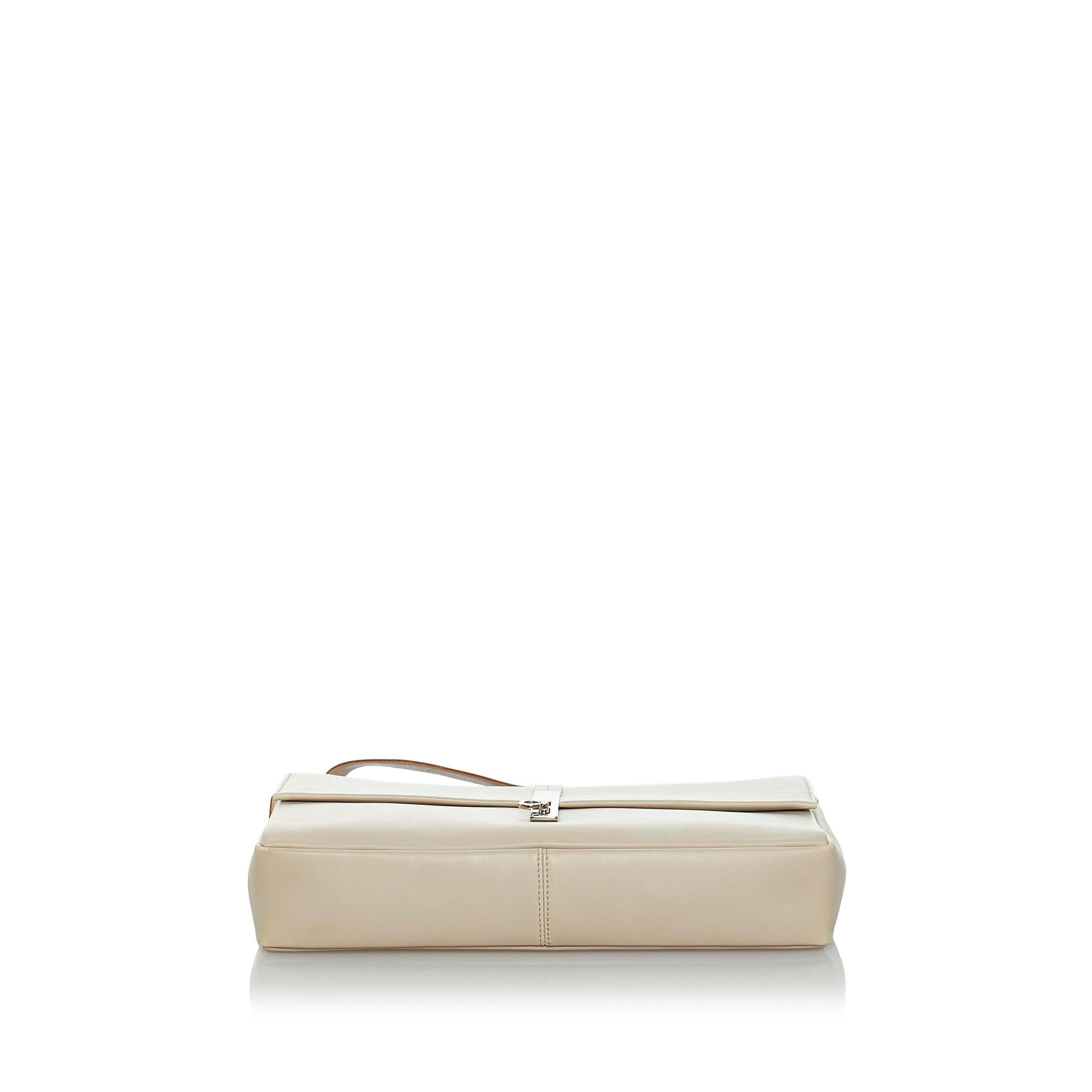 Salvatore Ferragamo Leather Shoulder Bag (SHG-34957)