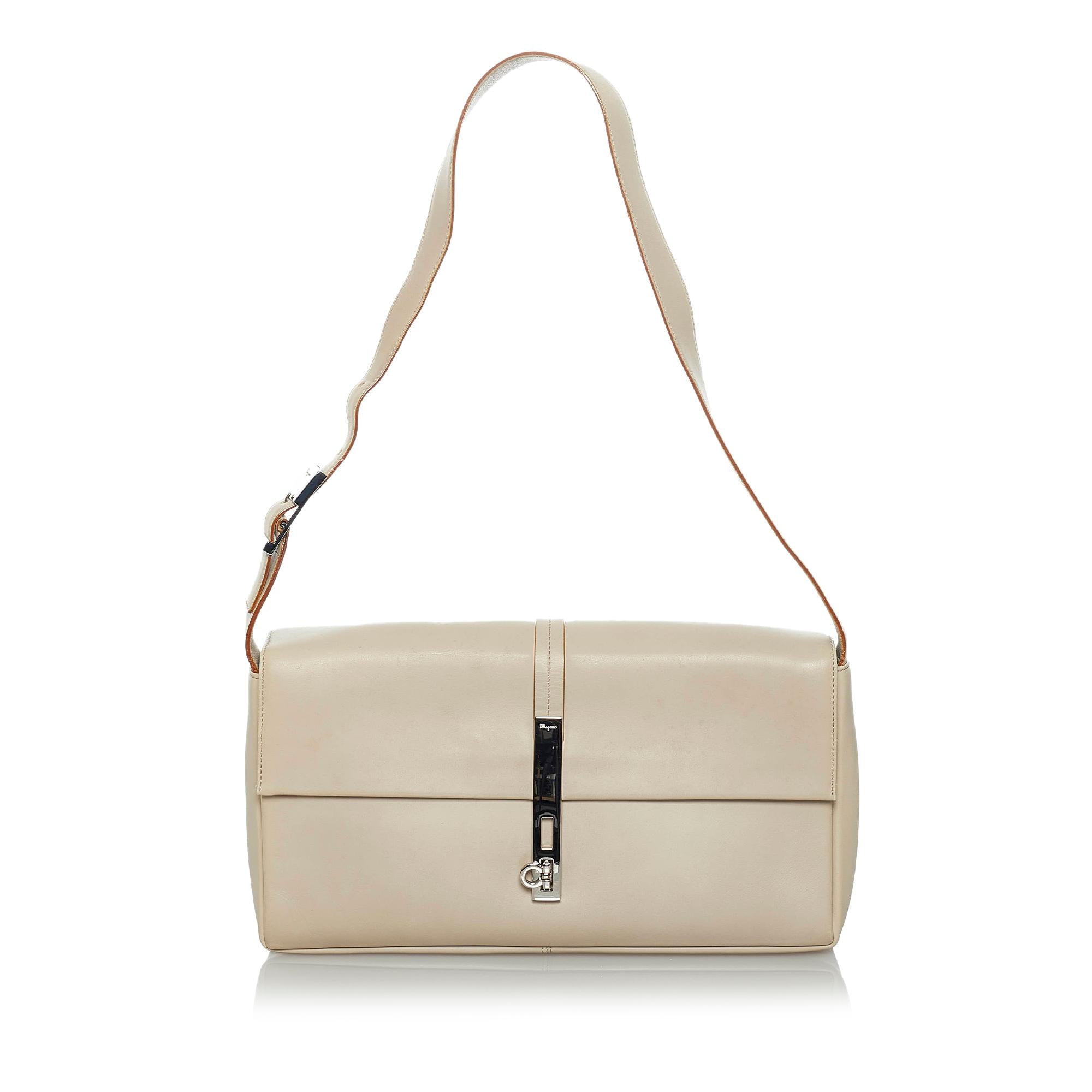 Salvatore Ferragamo Leather Shoulder Bag (SHG-34957)