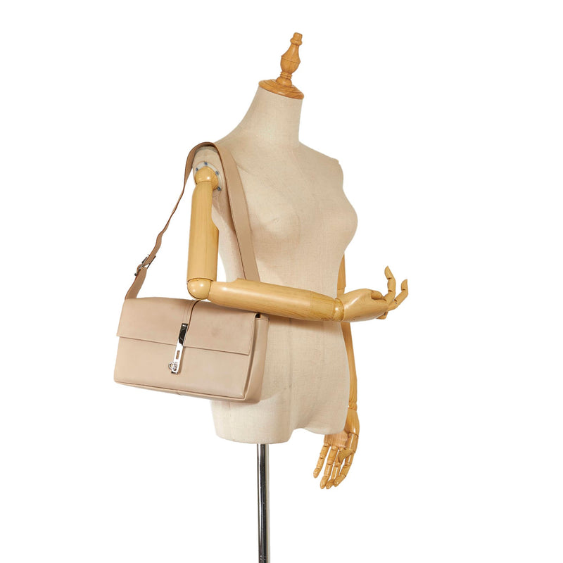 Salvatore Ferragamo Leather Shoulder Bag (SHG-34957)