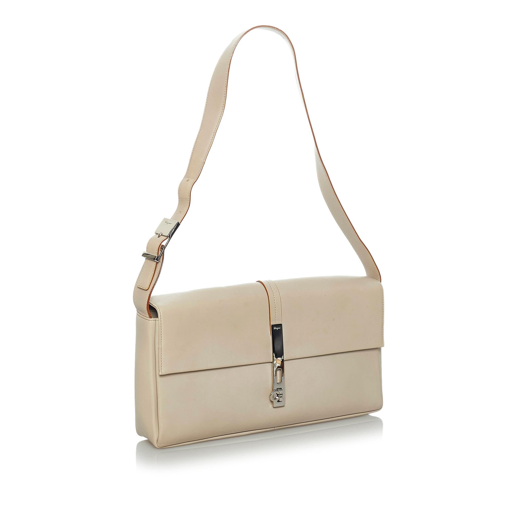 Salvatore Ferragamo Leather Shoulder Bag (SHG-34957)