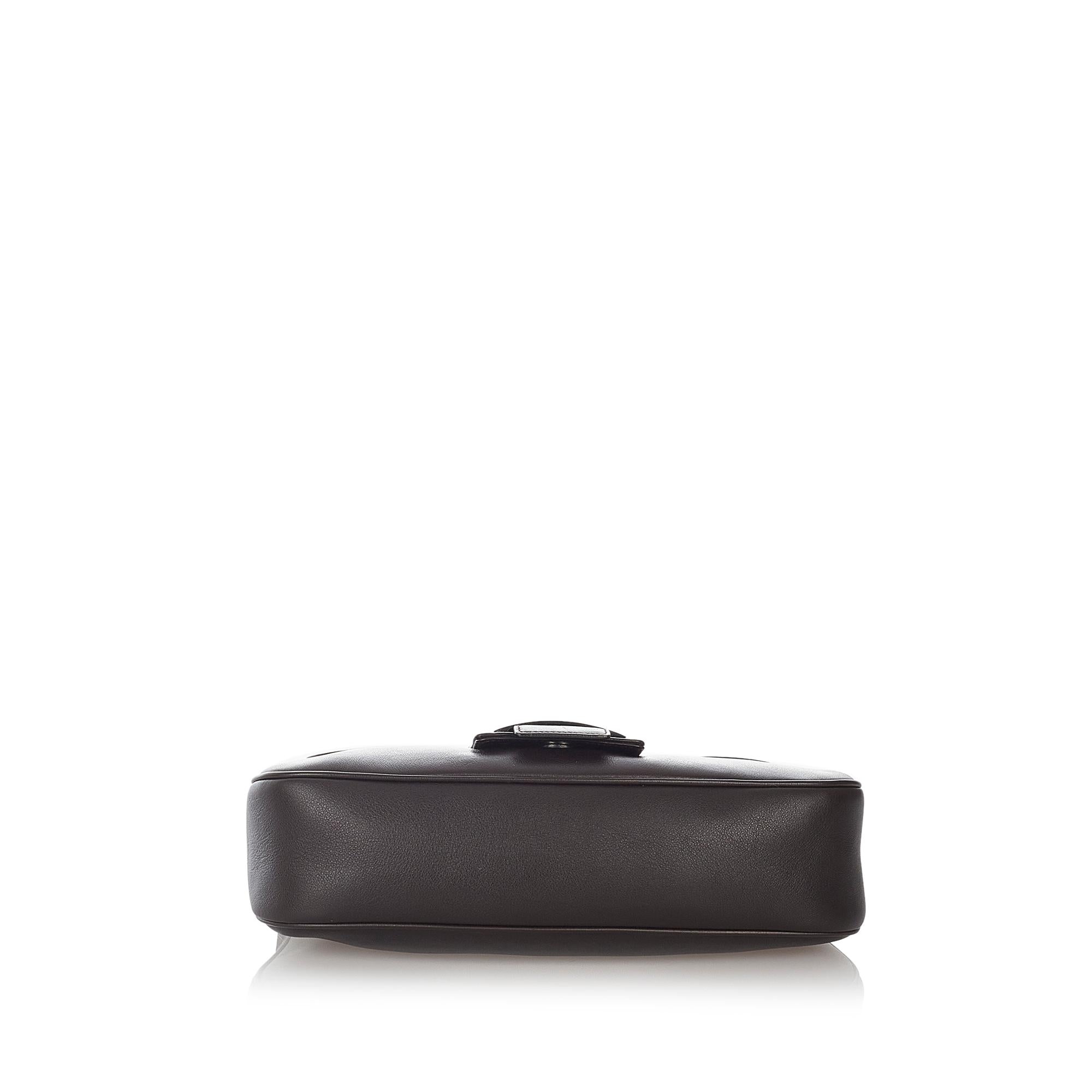 Salvatore Ferragamo Vara Leather Shoulder Bag (SHG-26950)