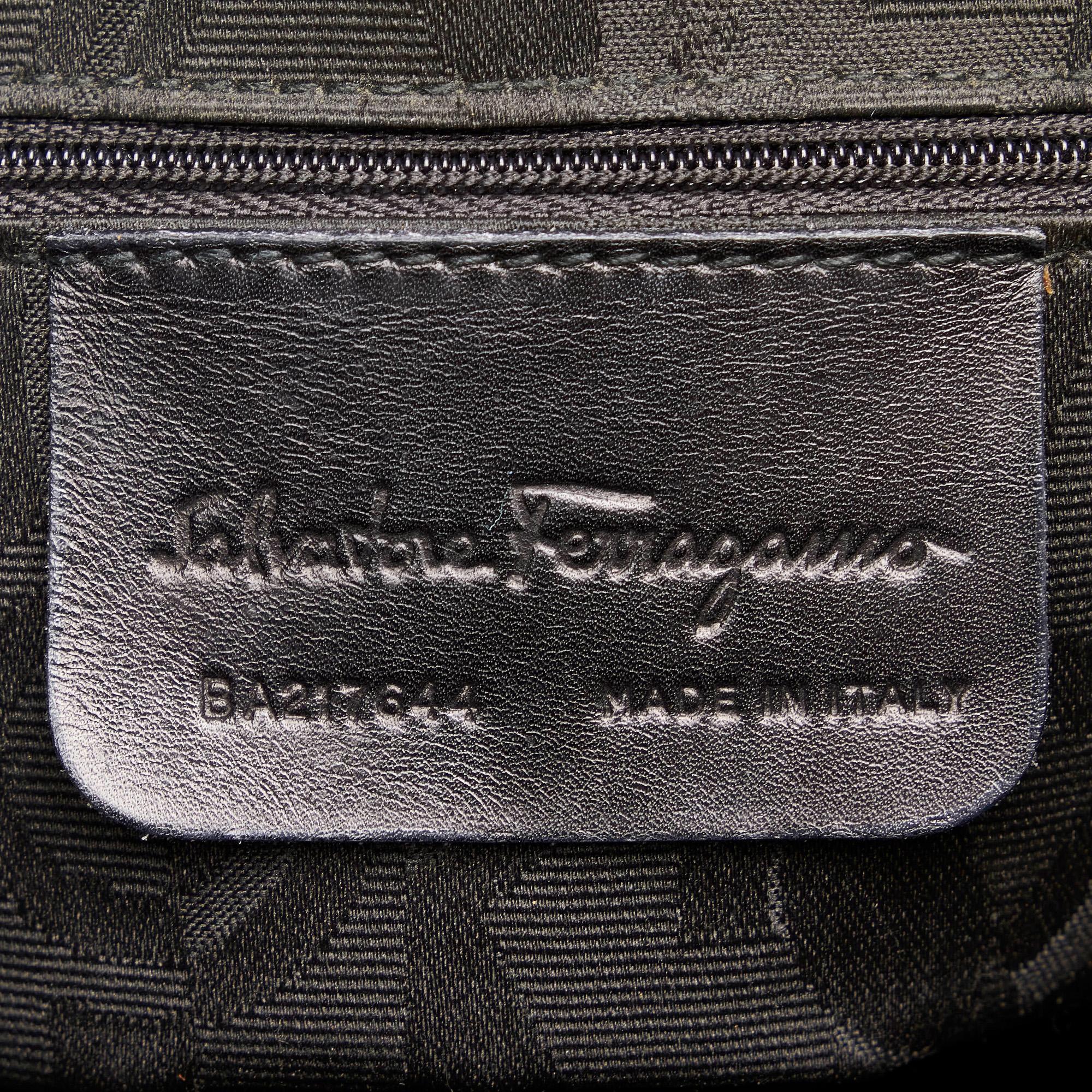 Salvatore Ferragamo Vara Leather Shoulder Bag (SHG-31225)