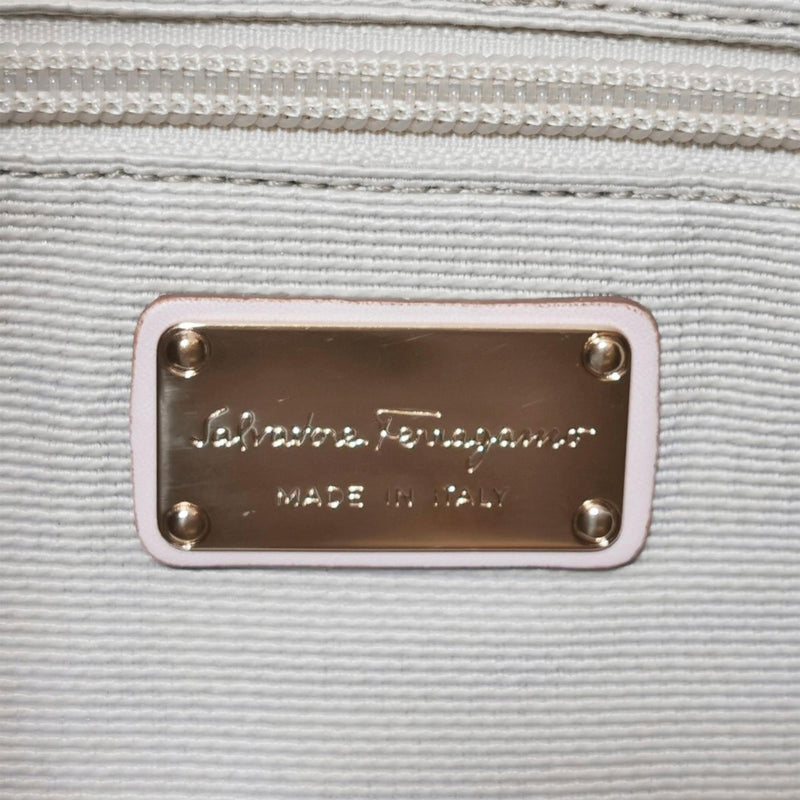Salvatore Ferragamo Vara Leather Shoulder Bag (SHG-32427)