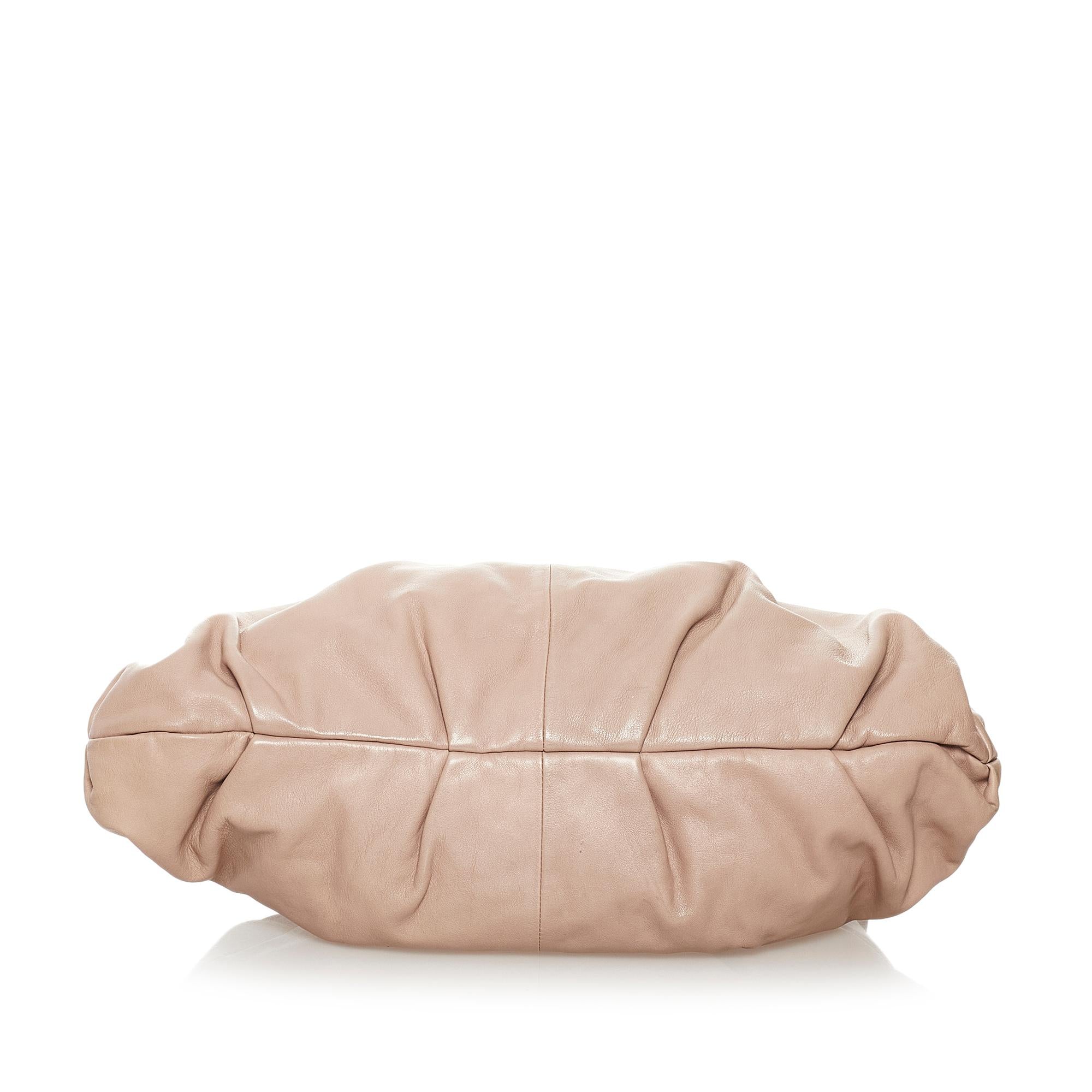 Salvatore Ferragamo Vara Leather Tote Bag (SHG-32248)