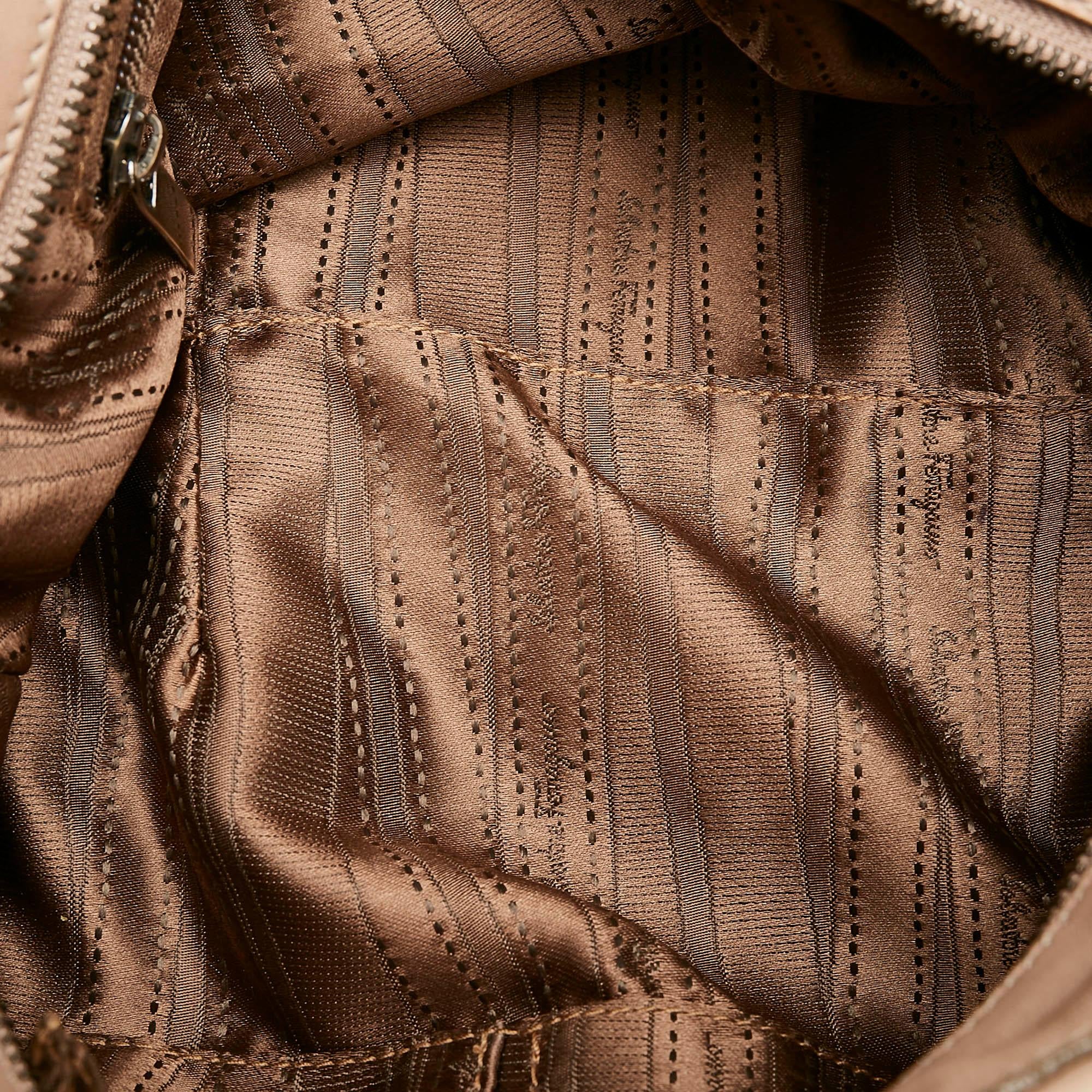 Salvatore Ferragamo Vara Leather Tote Bag (SHG-32248)