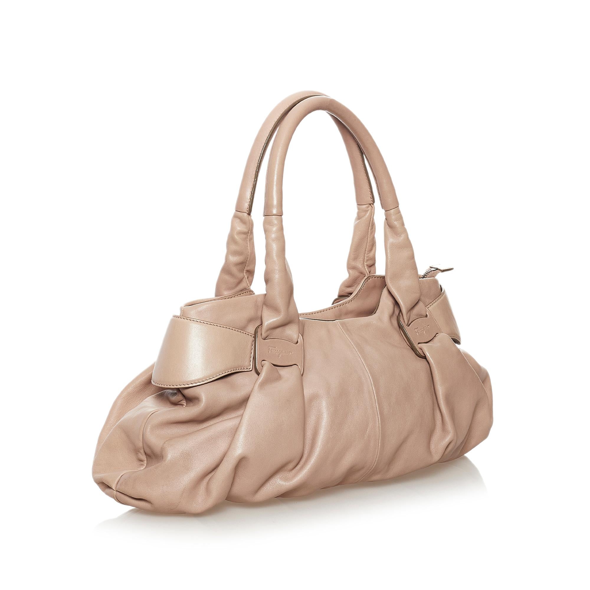 Salvatore Ferragamo Vara Leather Tote Bag (SHG-32248)